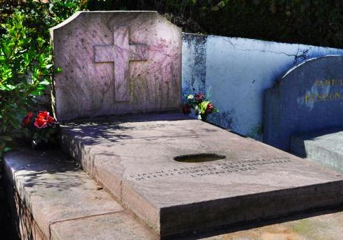 Tombe Pierre Benoît